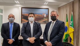 Senador Alcolumbre reúne-se com integrantes da CONAMP